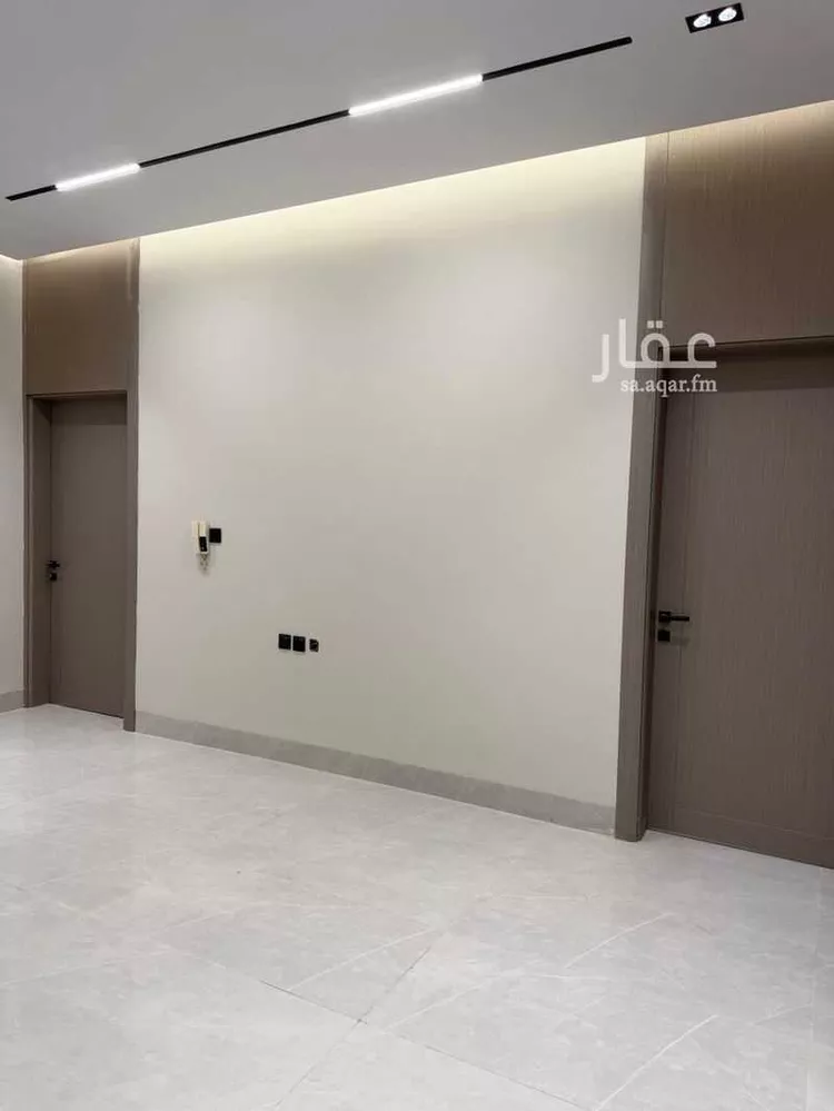 Floor for Sale in Riyadh Al Janadriyah 9