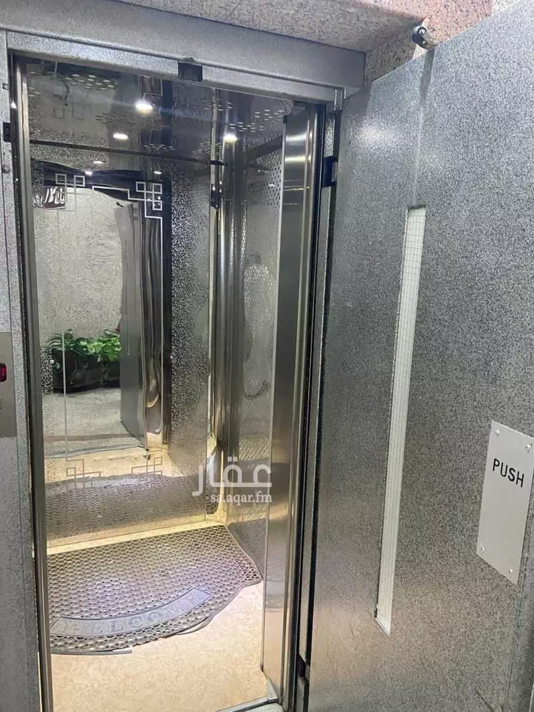 شقة للإيجار في شارع الشيخ ناصر بن سرحان بن منيخر, حي الحمراء, مدينة الرياض, منطقة الرياض صورة 2