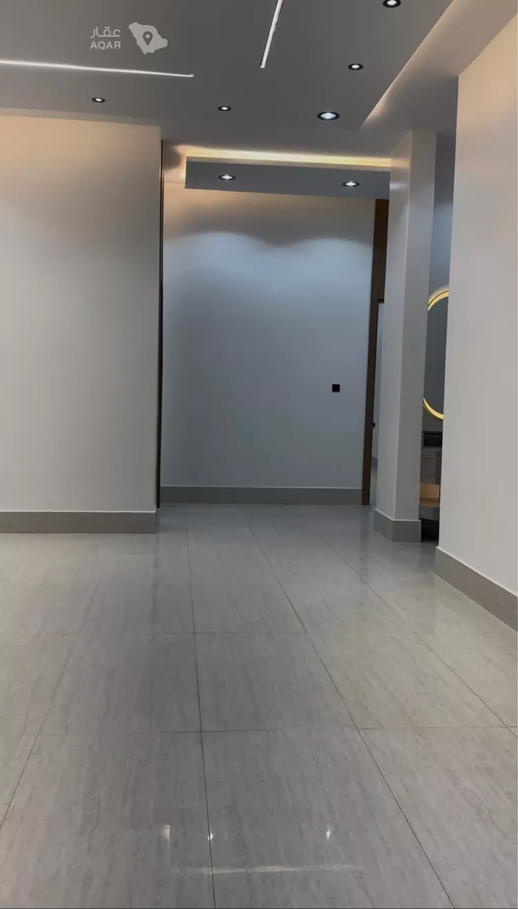 Floor for Sale in Riyadh Al Maizilah 3