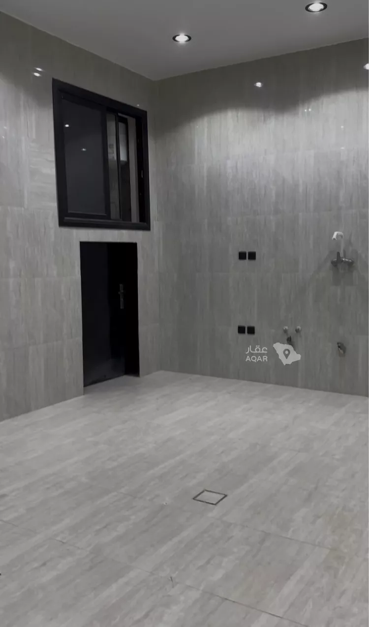 Floor for Sale in Riyadh Al Maizilah 2