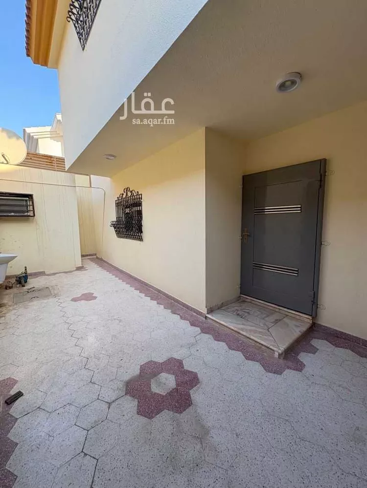 فيلا للإيجار في شارع منيفة, حي الورود, مدينة الرياض, منطقة الرياض صورة 2