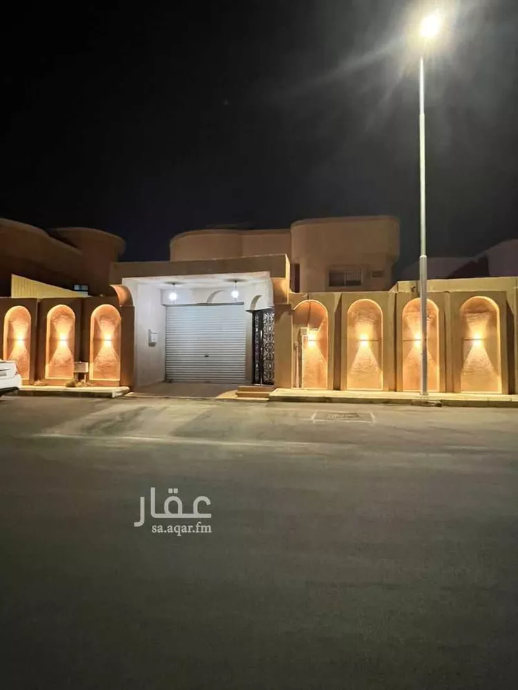 فيلا للبيع في شارع الاحمر السعدي, حي الروضة, مدينة بريده, منطقة القصيم
