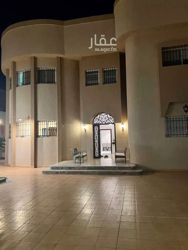 فيلا للبيع في شارع الاحمر السعدي, حي الروضة, مدينة بريده, منطقة القصيم صورة 3