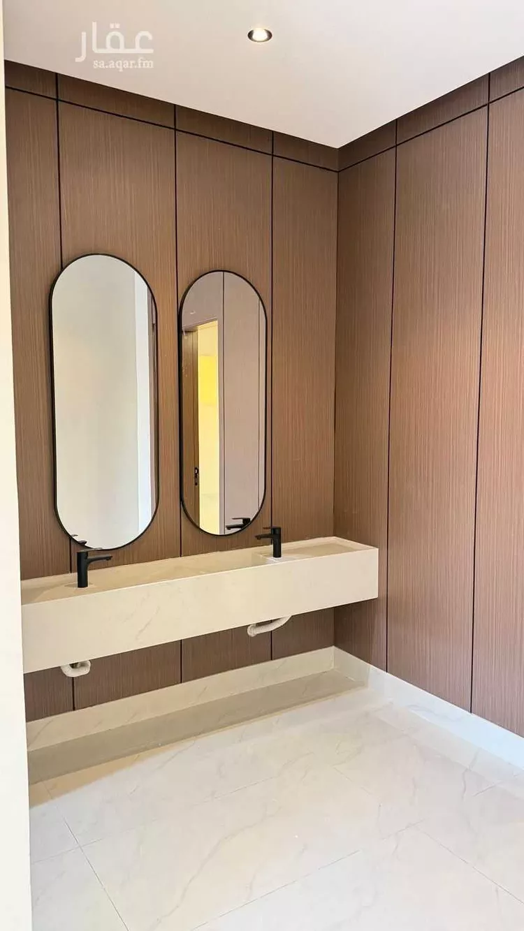 فيلا للبيع في شارع ابيض البارقي, حي ضاحية الملك فهد, مدينة الدمام, المنطقة الشرقية صورة 2