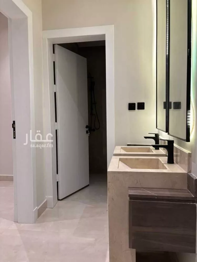 فيلا للبيع في شارع إسماعيل البيهقي, حي عكاظ, مدينة الرياض, منطقة الرياض صورة 4