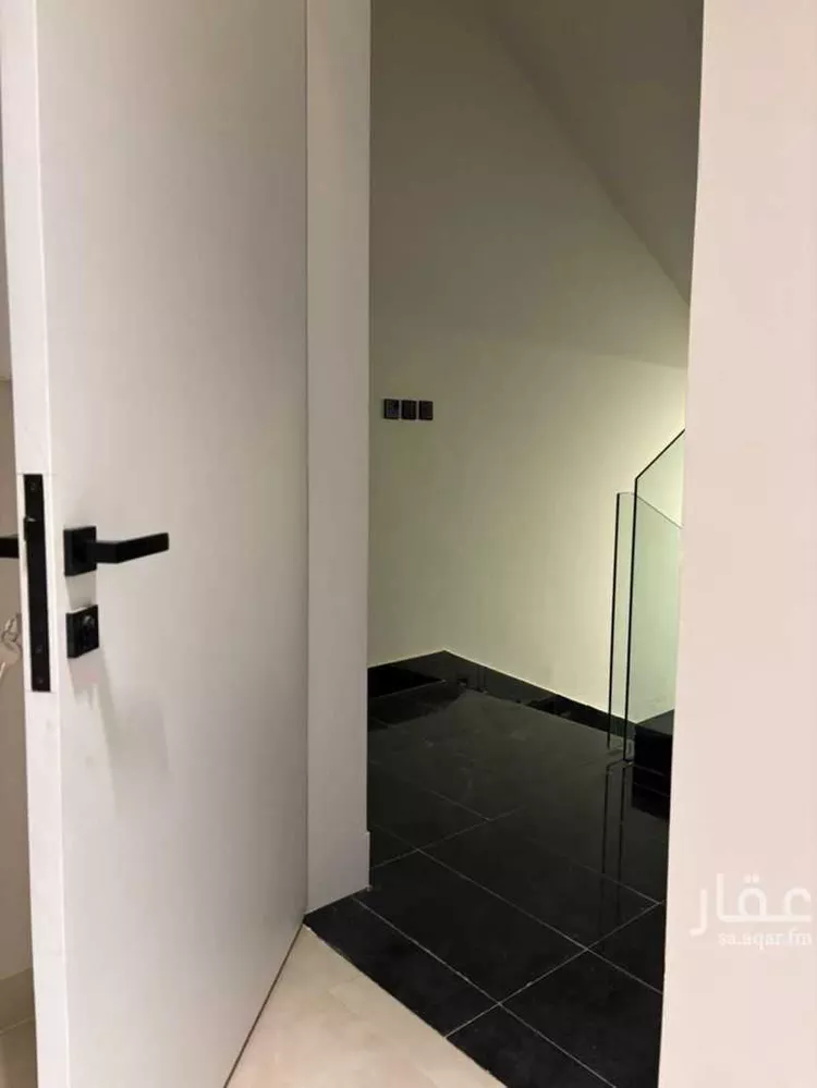 فيلا للبيع في شارع إسماعيل البيهقي, حي عكاظ, مدينة الرياض, منطقة الرياض صورة 5