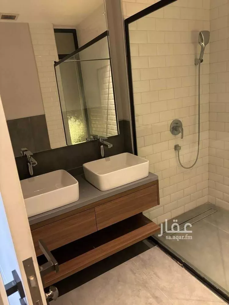 فيلا للإيجار في شارع إسماعيل بن سليمان بن أيداش الحنفي, حي الملك عبدالله, مدينة الرياض, منطقة الرياض صورة 3