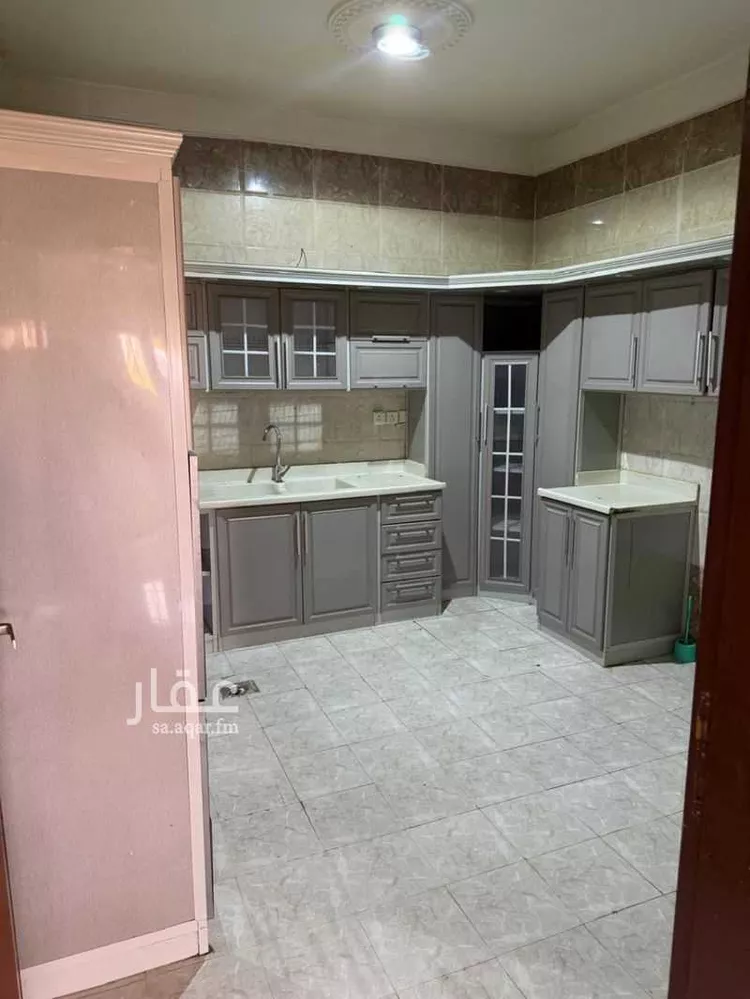 شقة للإيجار في حي ، شارع علي ابن بسام الشنتريني ، حي القرينية ، جدة ، جدة