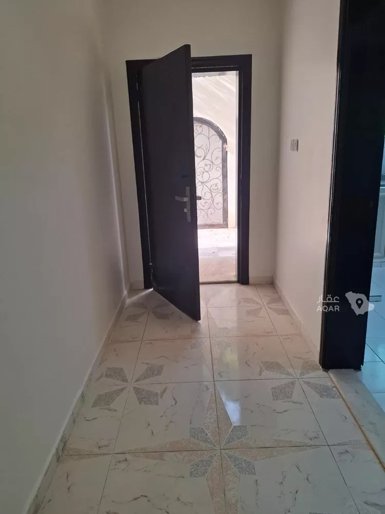 Floor for Rent in Riyadh Al Fayha 11