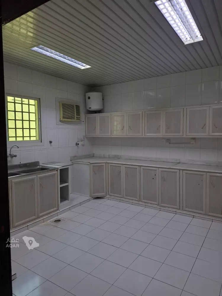 Floor for Rent in Riyadh Al Fayha 15