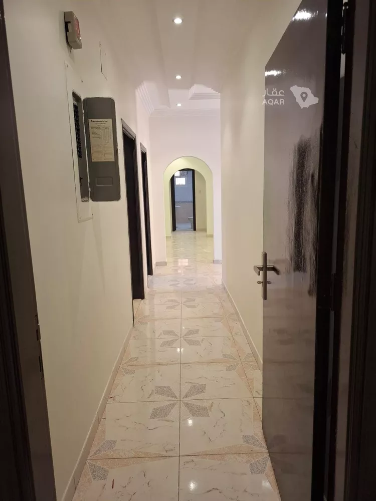 Floor for Rent in Riyadh Al Fayha 9