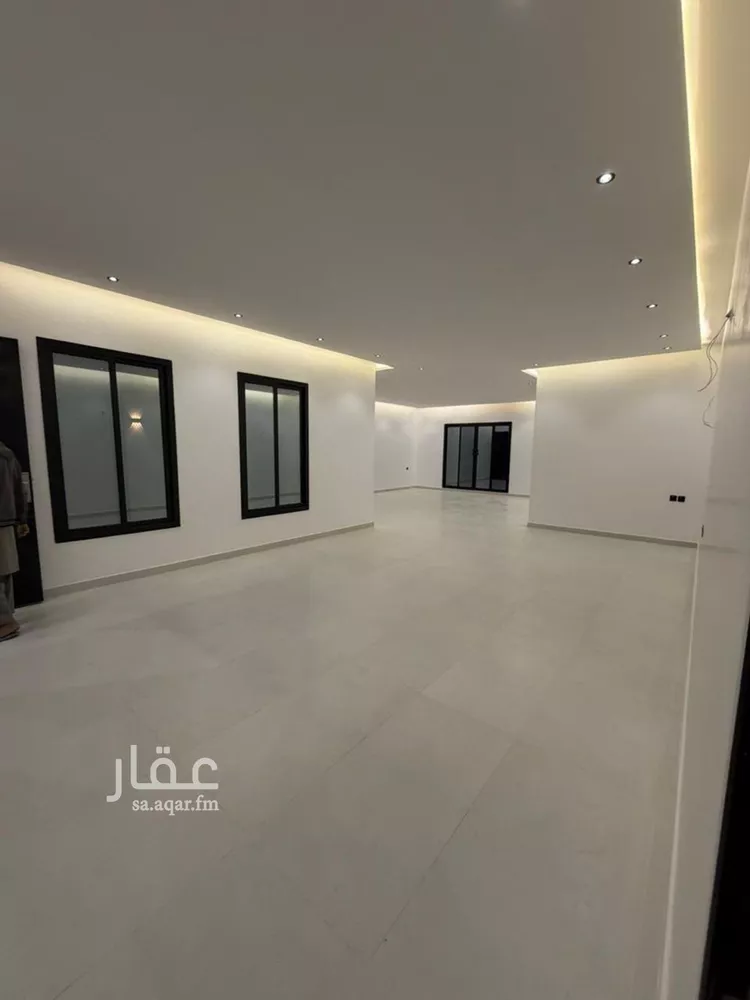 فيلا للبيع في شارع تميم الدارى, حي شبرا, مدينة الرياض, منطقة الرياض صورة 3