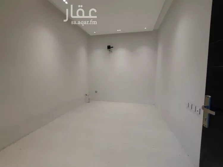 فيلا للبيع في شارع ابن مشرف, حي عكاظ, مدينة الرياض, منطقة الرياض صورة 4