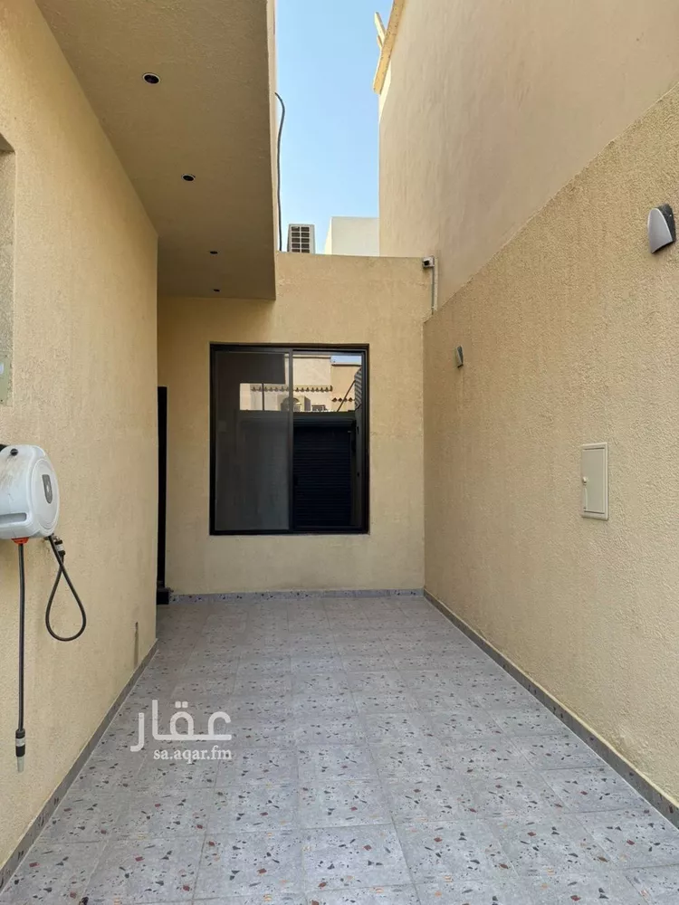 فيلا للبيع في شارع زينب بنت عبدالرحمن, حي العريجاء الأوسط, مدينة الرياض, منطقة الرياض صورة 3