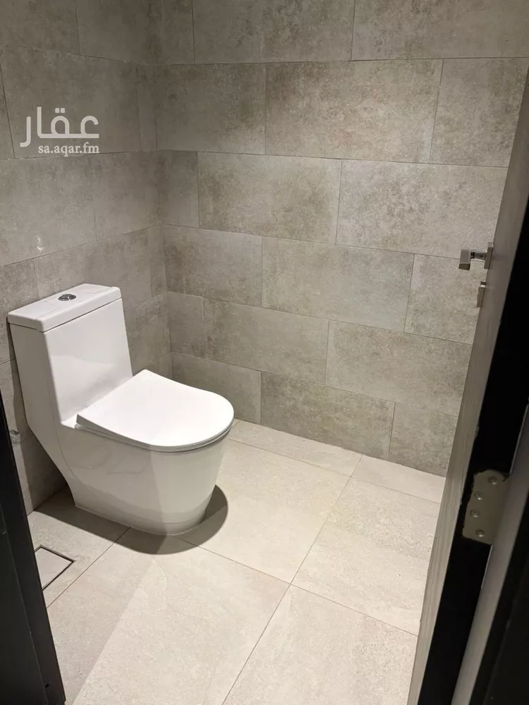 فيلا للبيع في شارع عباس الجوهري, حي عكاظ, مدينة الرياض, منطقة الرياض صورة 4