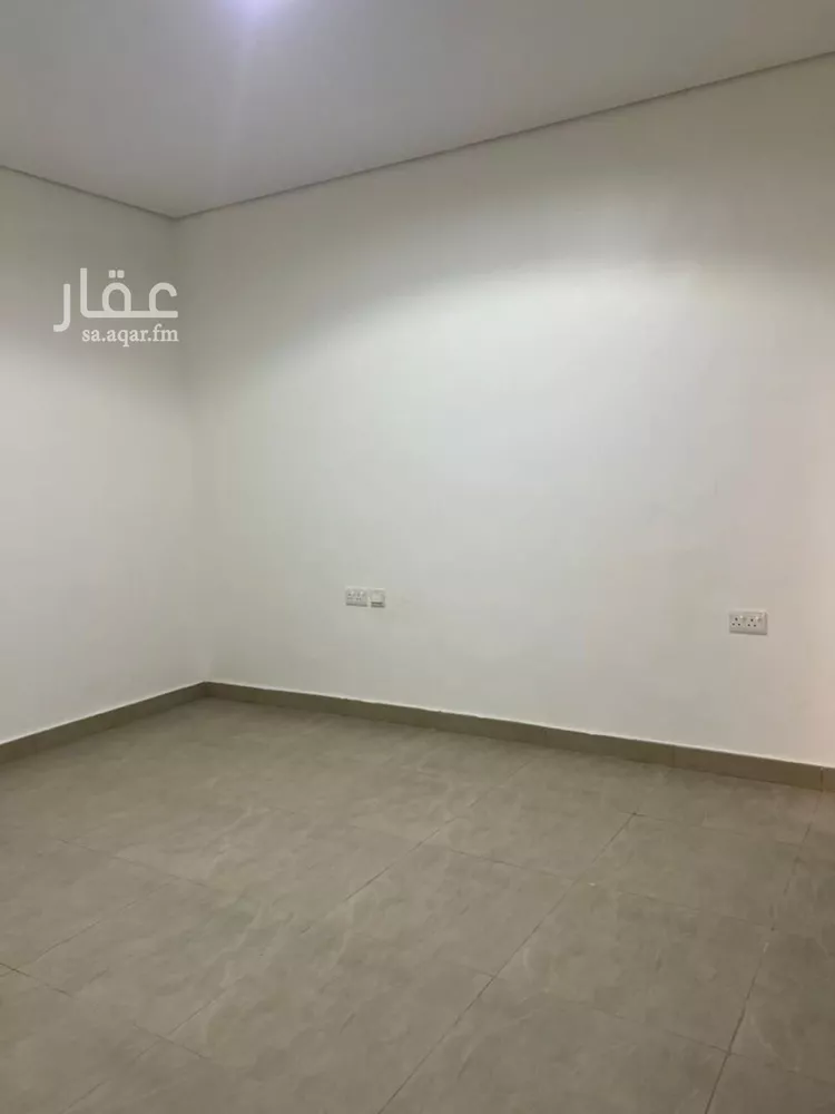 فيلا للبيع في شارع الخضر بن كامل, حي مطار الملك خالد الدولي, مدينة الرياض, منطقة الرياض صورة 4