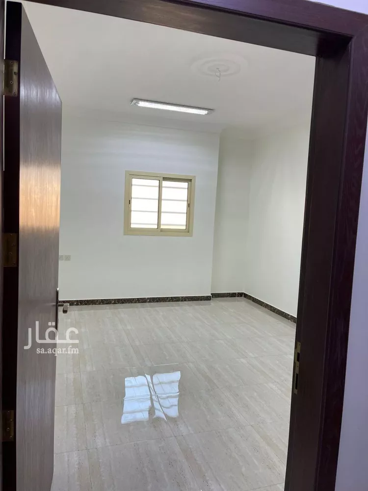 شقة للبيع في شارع عبدالله بن محمد الحربي, حي العزيزية, مدينة الرياض, منطقة الرياض صورة 3
