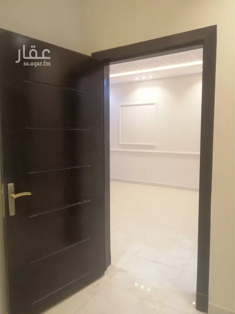 فيلا للبيع في شارع محمد الجمدي, حي عكاظ, مدينة الرياض, منطقة الرياض 12