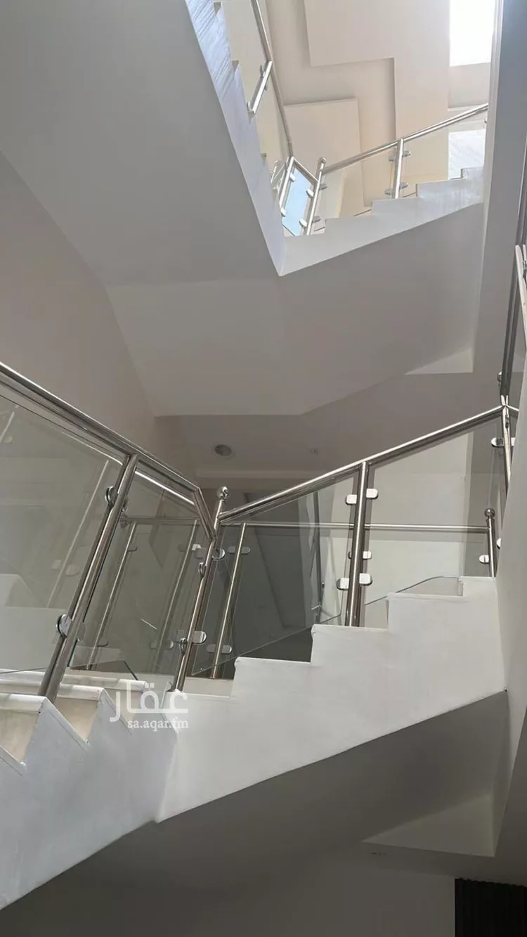 فيلا للبيع في شارع محمد بن الحنفيه, حي الجامعيين, مدينة المجمعة, منطقة الرياض صورة 2