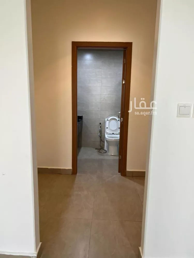 فيلا للبيع في شارع الخضر بن كامل, حي مطار الملك خالد الدولي, مدينة الرياض, منطقة الرياض 13