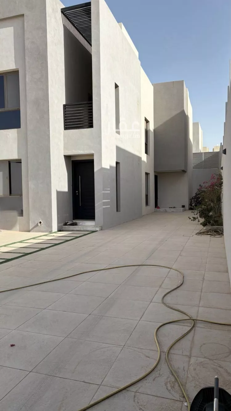 فيلا للبيع في شارع عباس الجوهري, حي عكاظ, مدينة الرياض, منطقة الرياض