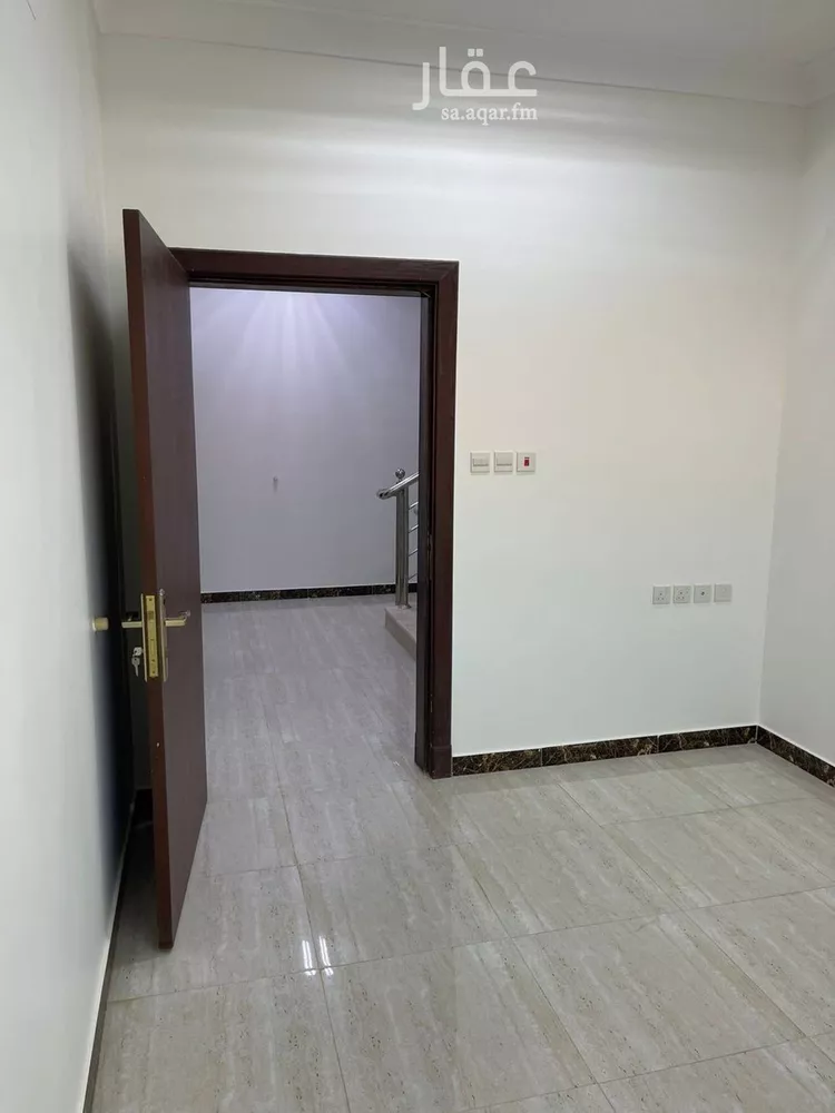 شقة للبيع في شارع عبدالله بن محمد الحربي, حي العزيزية, مدينة الرياض, منطقة الرياض صورة 2