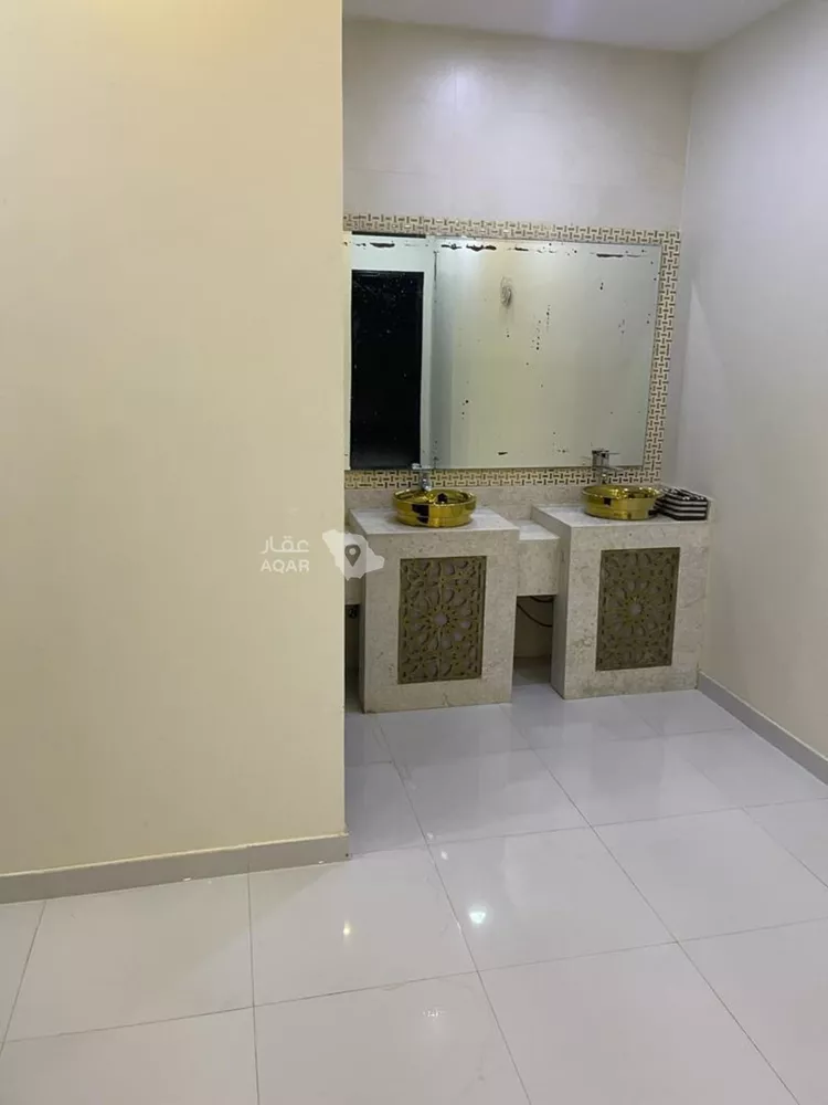 فيلا للبيع في شارع أبي جعفر المسلمي, حي المهدية, مدينة الرياض, منطقة الرياض 9