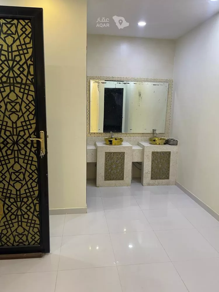 فيلا للبيع في شارع أبي جعفر المسلمي, حي المهدية, مدينة الرياض, منطقة الرياض 12