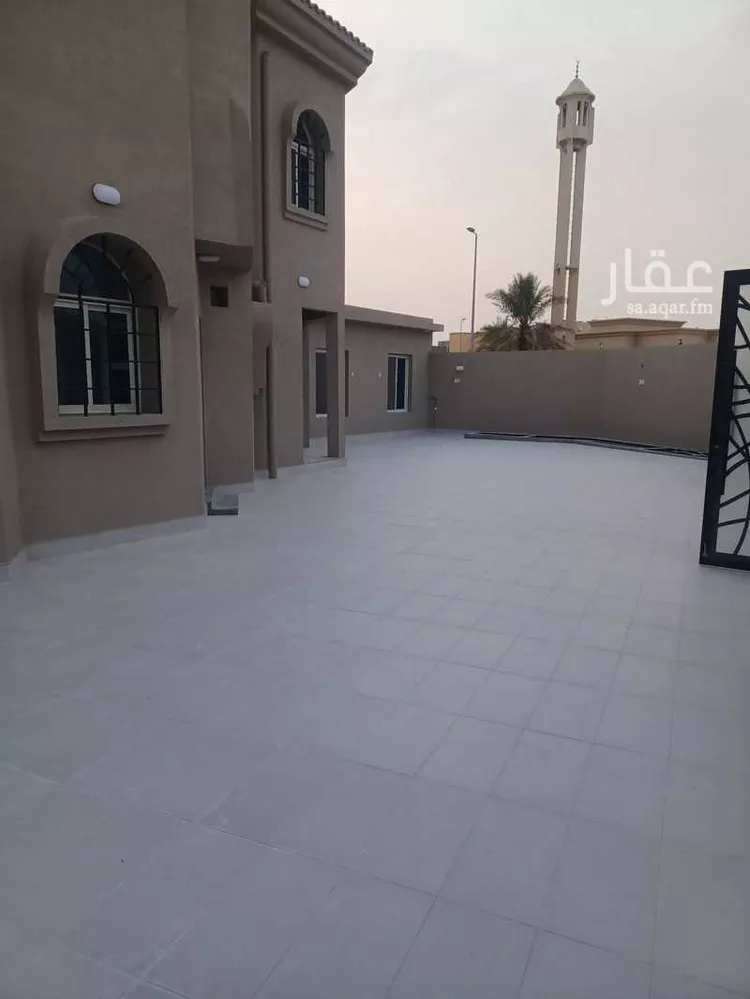 فيلا للبيع في شارع شارع طارق بن زياد, حي الأندلس, مدينة بقيق, المنطقة الشرقية صورة 2