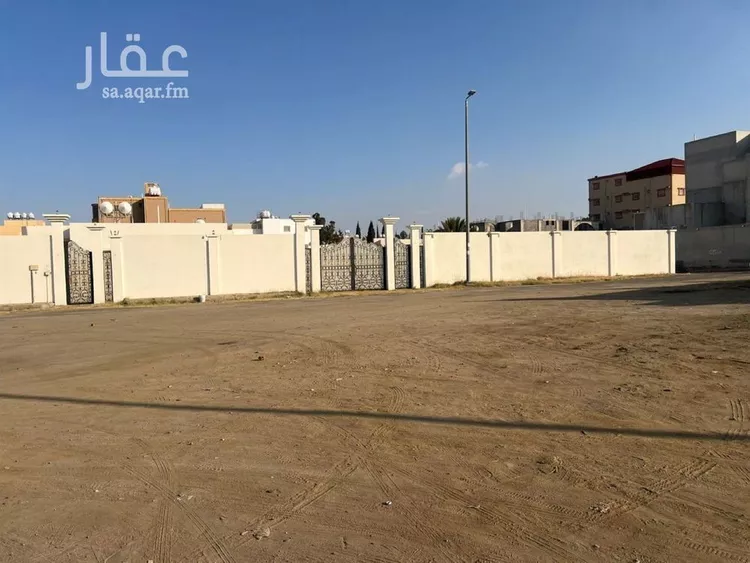 فيلا للبيع في شارع سرية سالم بن عمير, حي المطار, مدينة أبها, منطقة عسير صورة 2