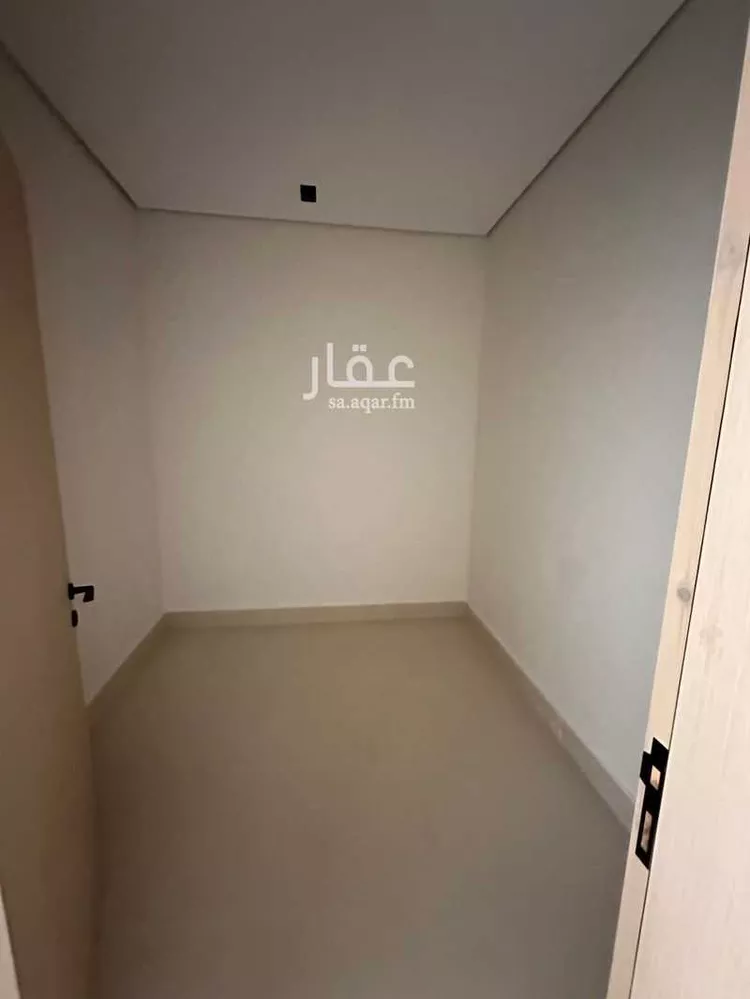 فيلا للبيع في شارع زيد بن خارجة, حي شبرا, مدينة الرياض, منطقة الرياض صورة 4