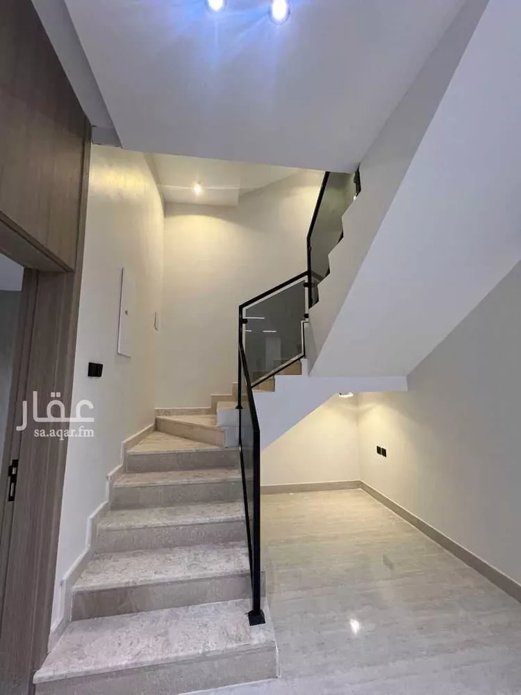 فيلا للبيع في شارع شرحبيل بن معد يكرب, حي طيبة, مدينة الدمام, المنطقة الشرقية صورة 3
