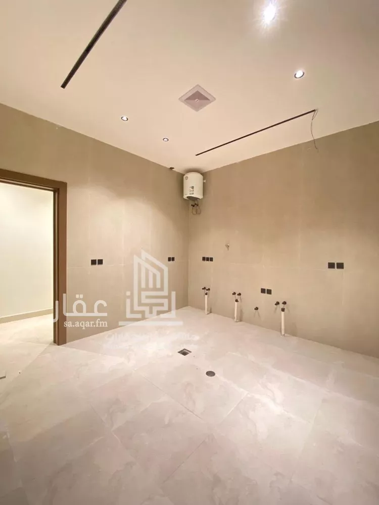 دور للبيع في شارع حصن القابل, حي السعادة, مدينة الرياض, منطقة الرياض 11