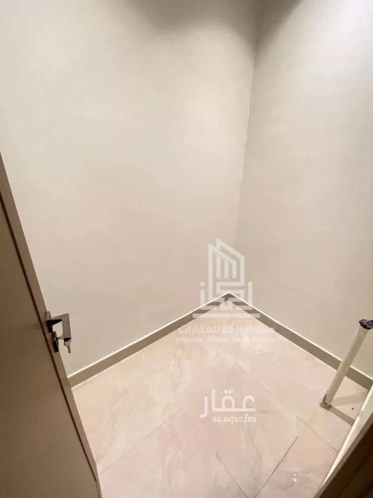 دور للبيع في شارع حصن القابل, حي السعادة, مدينة الرياض, منطقة الرياض 12