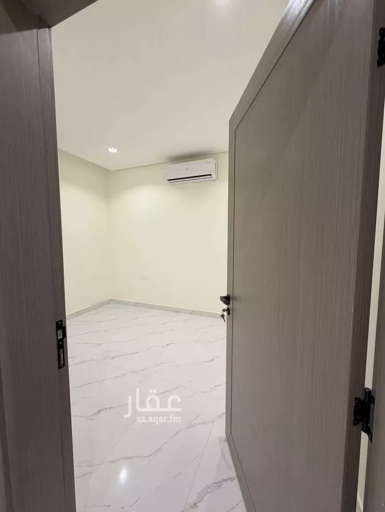 دور للبيع في شارع جندب بن كعب, حي الضباط, مدينة الرياض, منطقة الرياض صورة 5