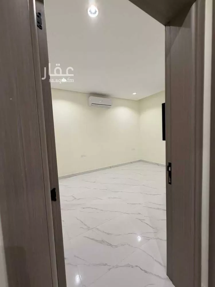 دور للبيع في شارع جندب بن كعب, حي الضباط, مدينة الرياض, منطقة الرياض صورة 3