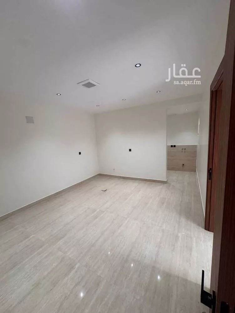 Floor for Sale in Riyadh Okaz 7