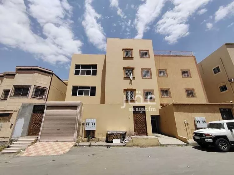 عمارة للبيع في شارع شرق دومه الجندل, حي الغدير, مدينة ابها, منطقة عسير