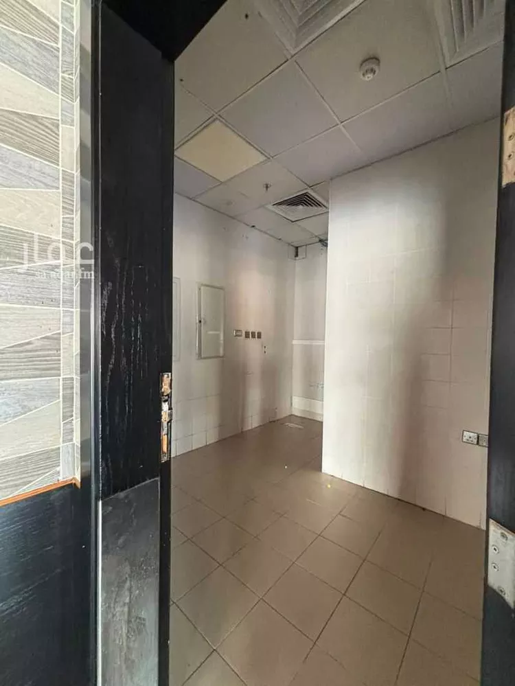 محل للإيجار في شارع طريق المدينة المنورة الفرعي, حي الحمراء, مدينة جدة, منطقة مكة المكرمة 11
