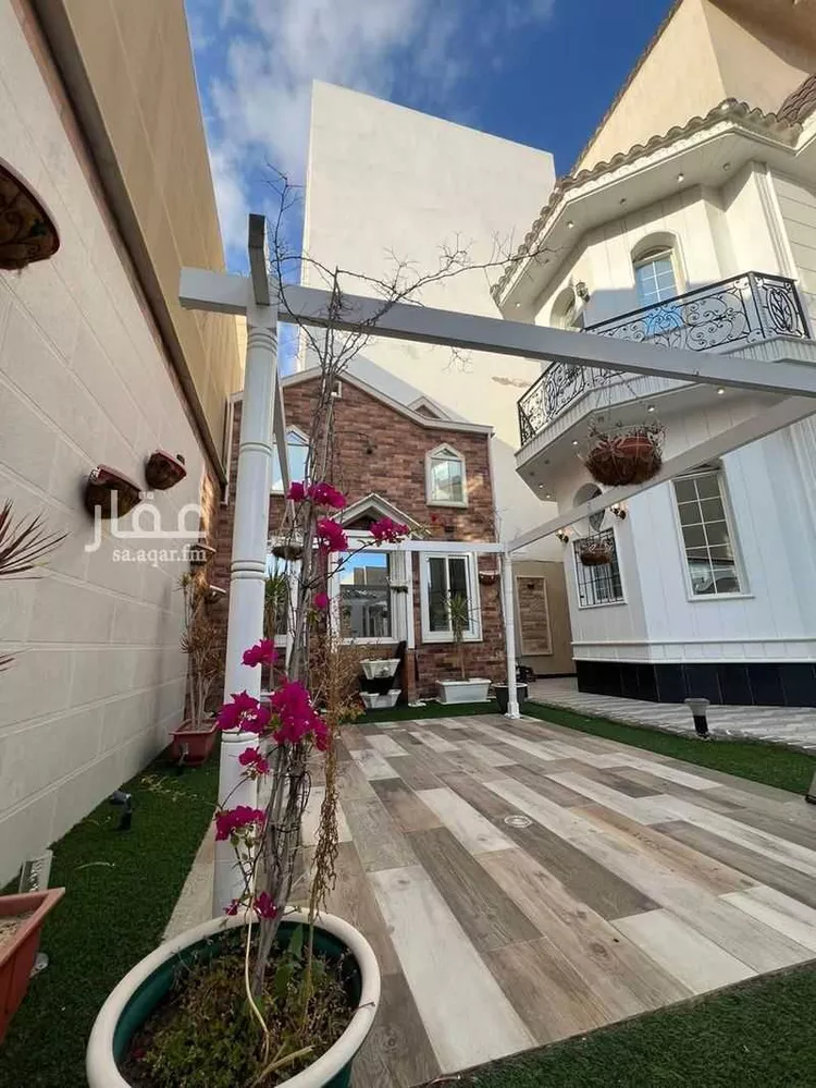 فيلا للبيع في شارع مروان الهمداني, حي الشرقية, مدينة أبها, منطقة عسير صورة 2