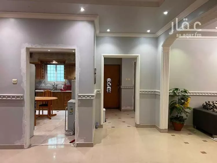 فيلا للبيع في شارع العذيب, حي إشبيلية, مدينة الرياض, منطقة الرياض صورة 2