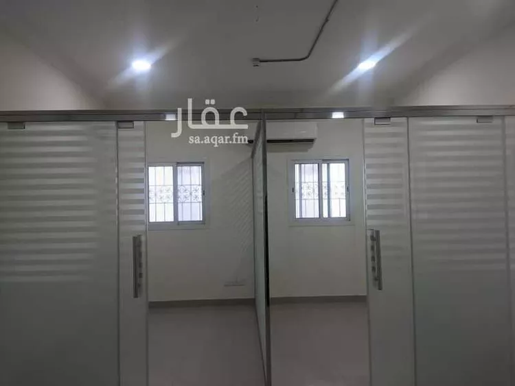 Commercial Office for Rent in Riyadh Al Malaz صورة 4