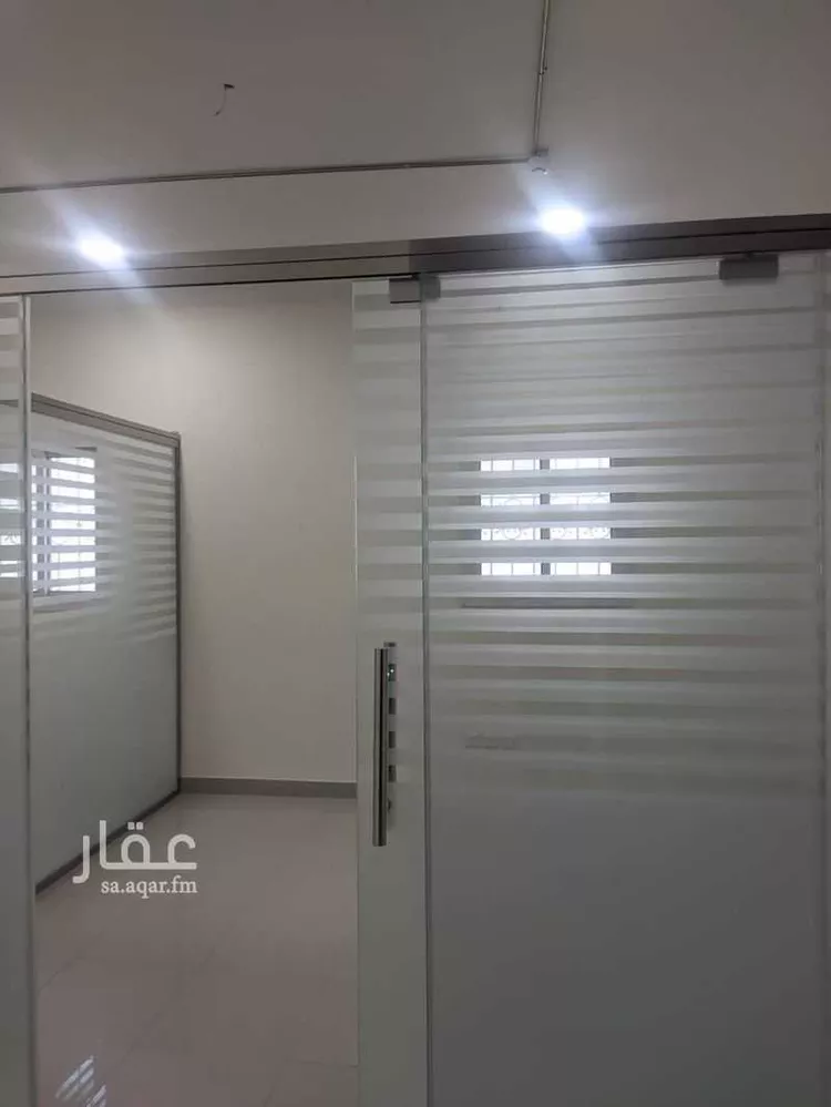Commercial Office for Rent in Riyadh Al Malaz صورة 2