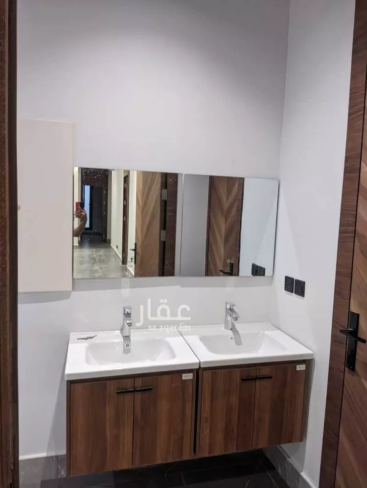 Floor for Rent in Riyadh Al Arid 10