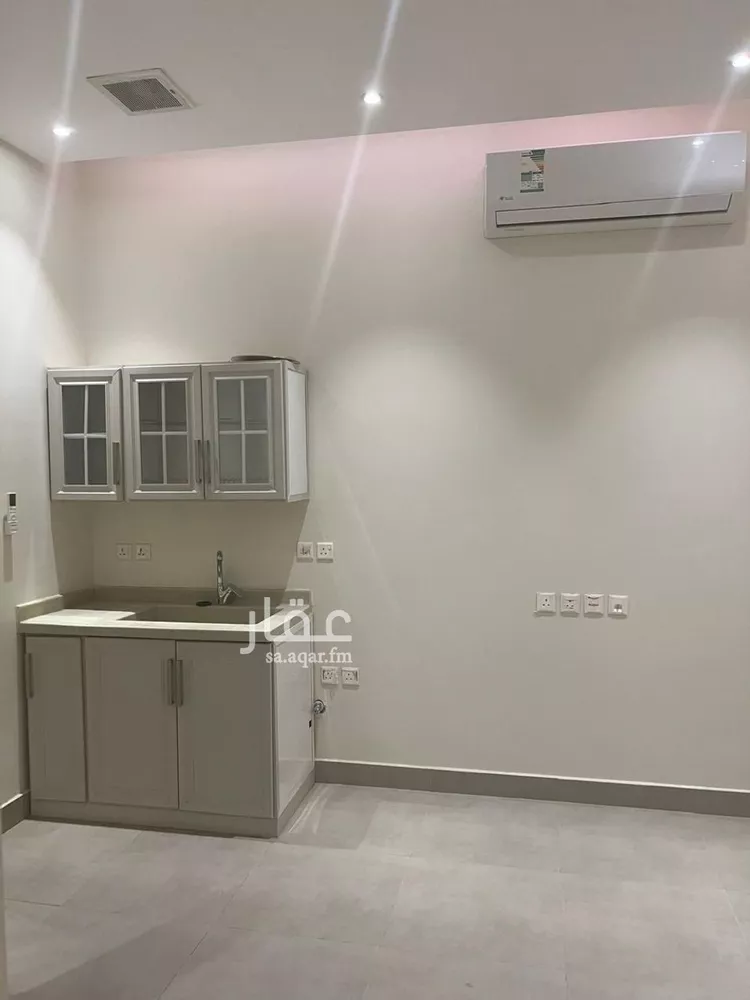 شقة للإيجار في شارع الفرزدق, حي الضباط, مدينة الرياض, منطقة الرياض صورة 2