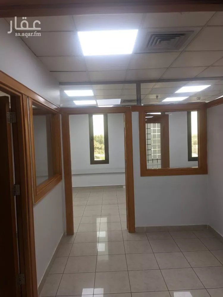 مكتب تجاري للإيجار في شارع الجامعة, حي الملز, مدينة الرياض, منطقة الرياض صورة 5