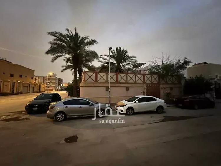 فيلا للبيع في شارع حافظ إبراهيم, حي الزهراء, مدينة الرياض, منطقة الرياض صورة 2