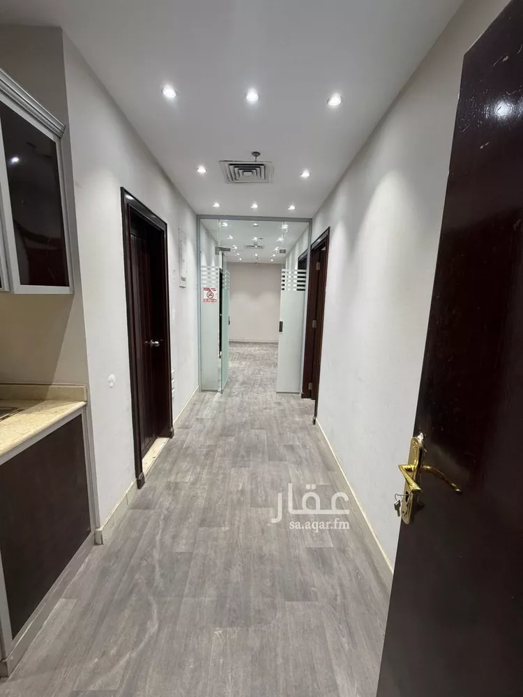 مكتب تجاري للإيجار في شارع الجامعة, حي الملز, مدينة الرياض, منطقة الرياض