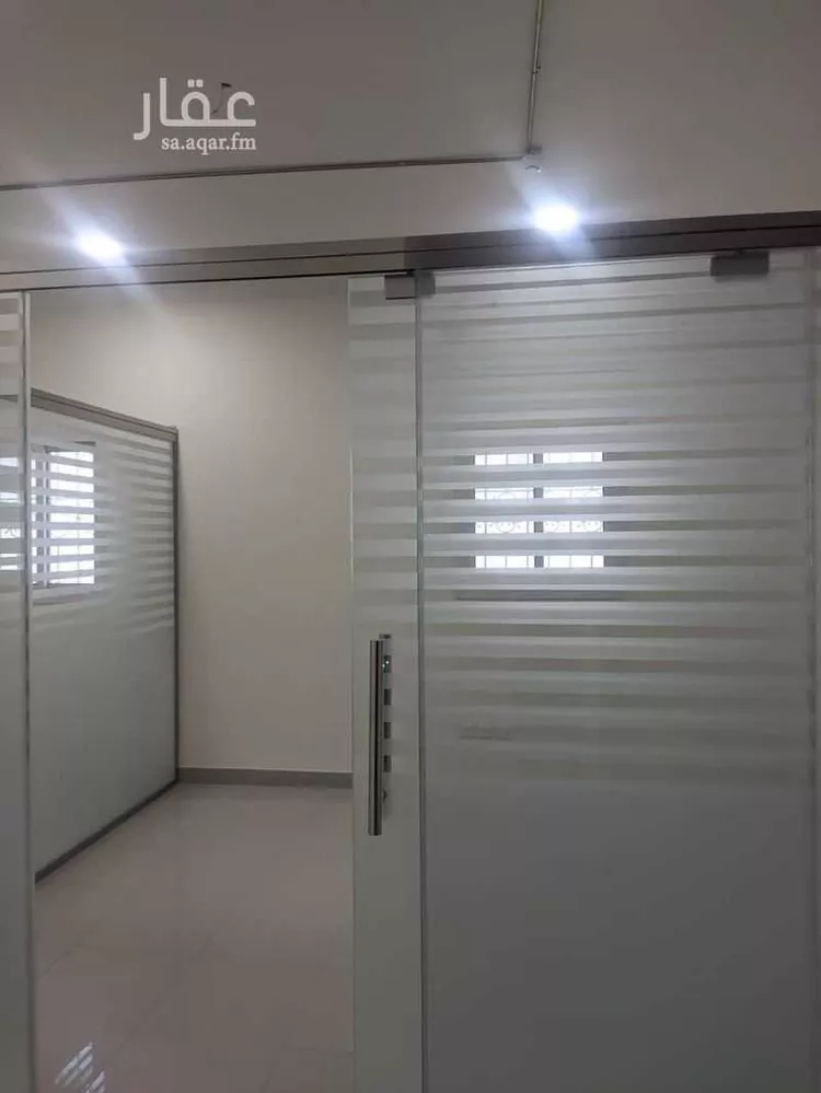 Commercial Office for Rent in Riyadh Al Malaz صورة 3