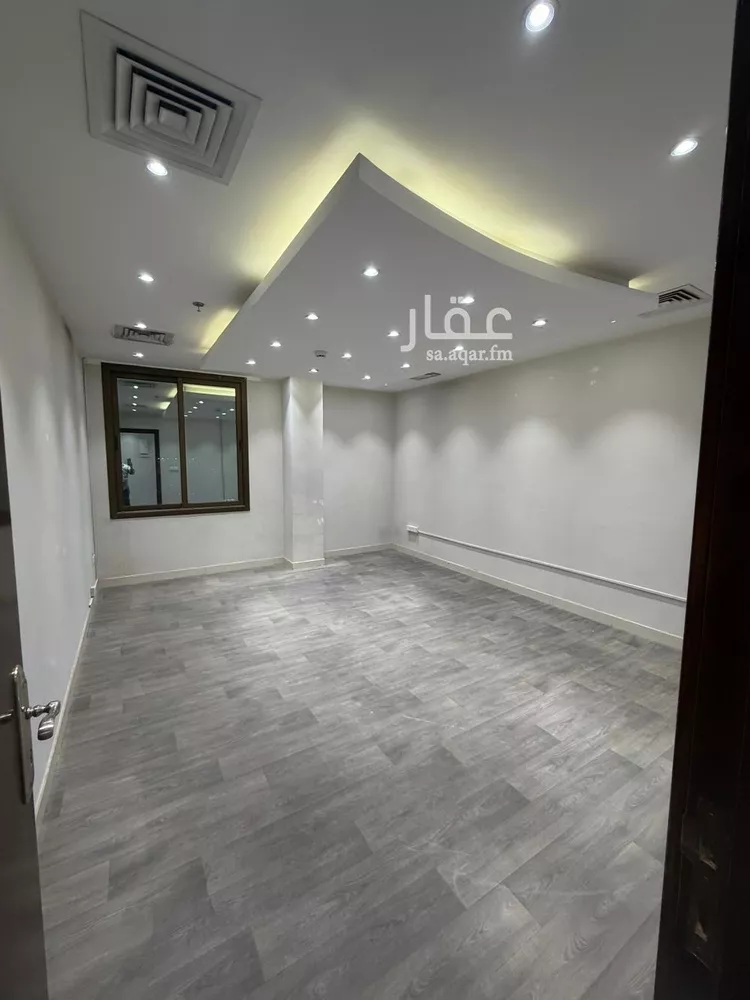 مكتب تجاري للإيجار في شارع الجامعة, حي الملز, مدينة الرياض, منطقة الرياض صورة 2